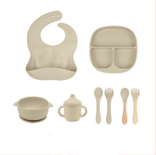 Kit de diversification 8 pièces – Vaisselle en silicone pour bébé